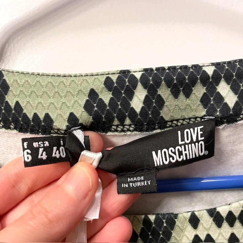 NWT Love Moschino Heart Logo Long Sleeve Snakeskin Fitted Dress Green Size 4 - Picture 13 of 16
